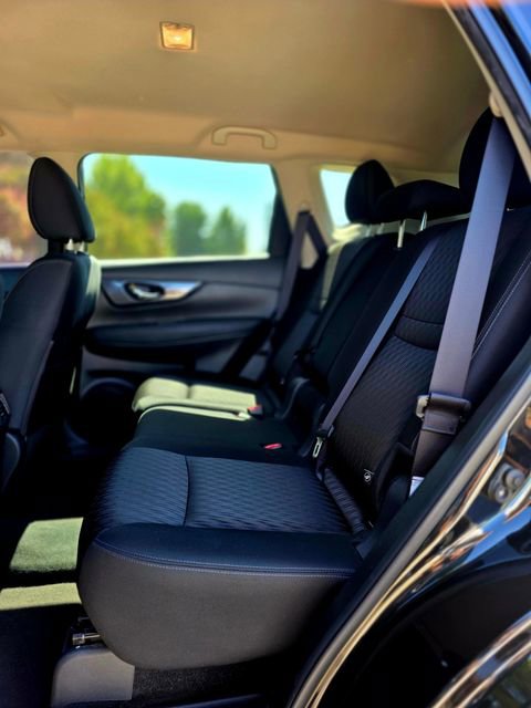 Used 2020 Nissan Rogue SV image 19