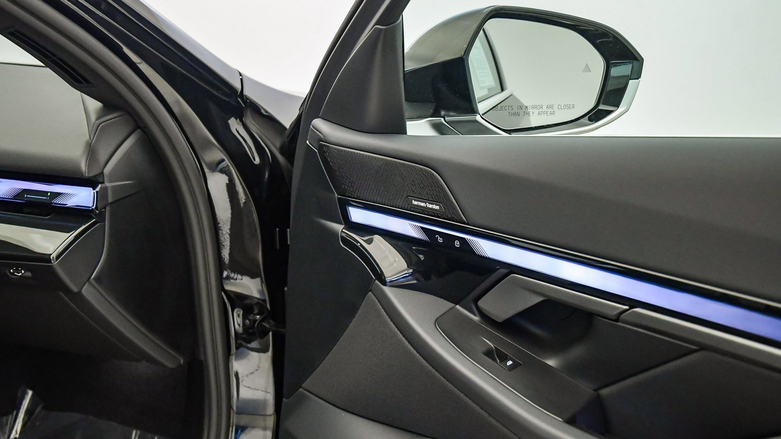 Used 2025 BMW i5 xDrive40 w/ Premium Package image 17