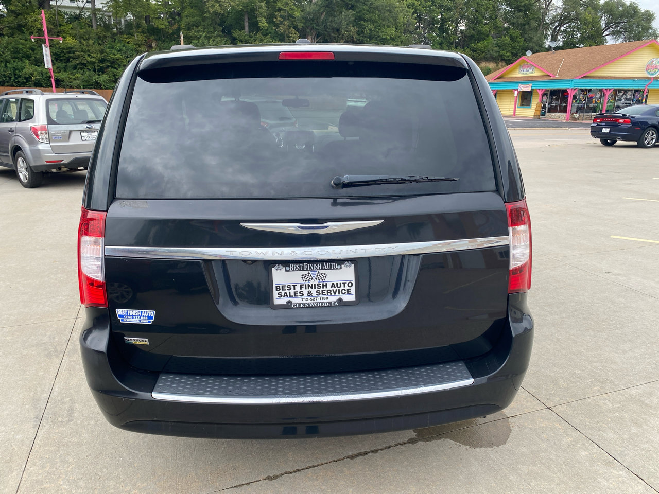 Used 2013 Chrysler Town & Country Touring image 7