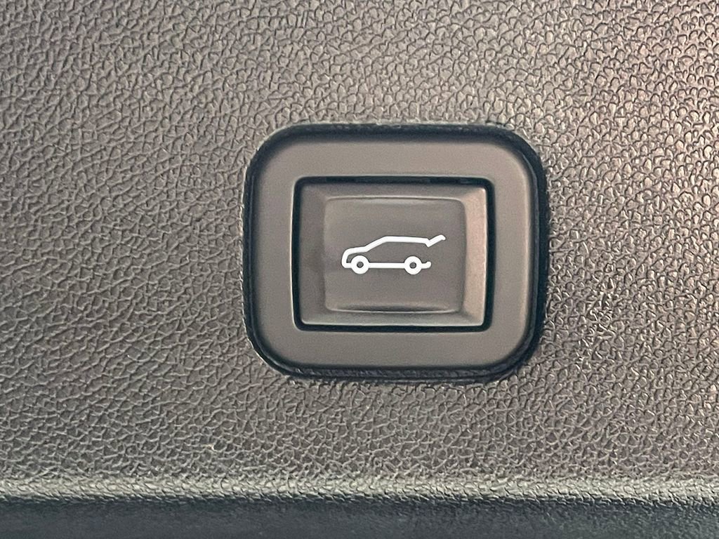 Used 2023 Cadillac XT6 Premium Luxury image 13