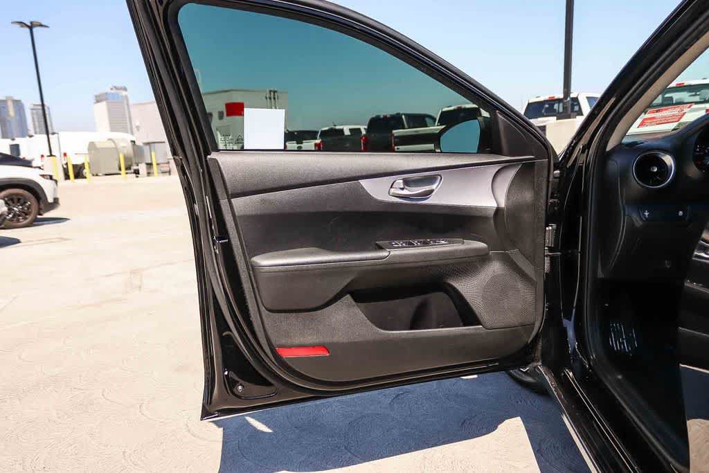 Used 2022 Kia Forte LXS FWD image 21