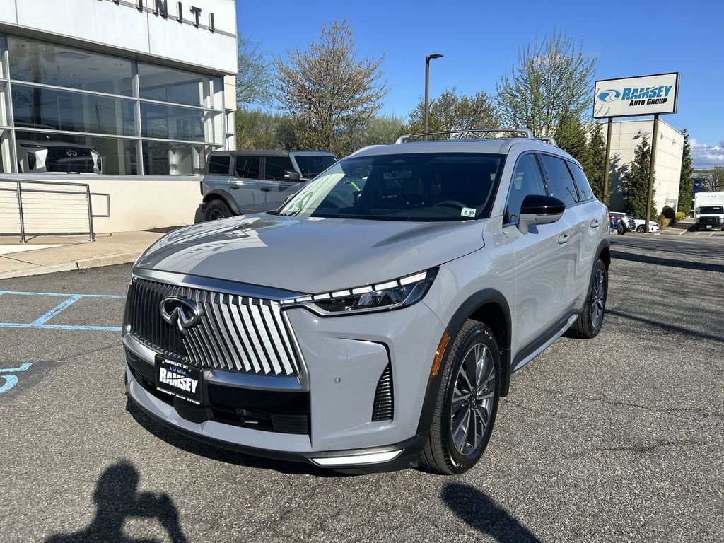 Certified 2026 INFINITI QX60 Luxe w/ Family Package image 4