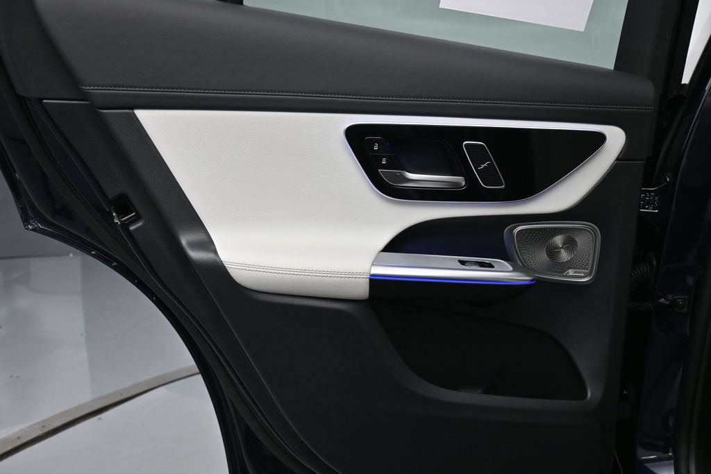 Used 2023 Mercedes-Benz GLC 300 4MATIC w/ AMG Line image 21