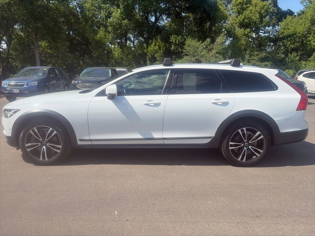 Used 2018 Volvo V90 T5 Cross Country w/ Convenience Package AWD/4WD image 2
