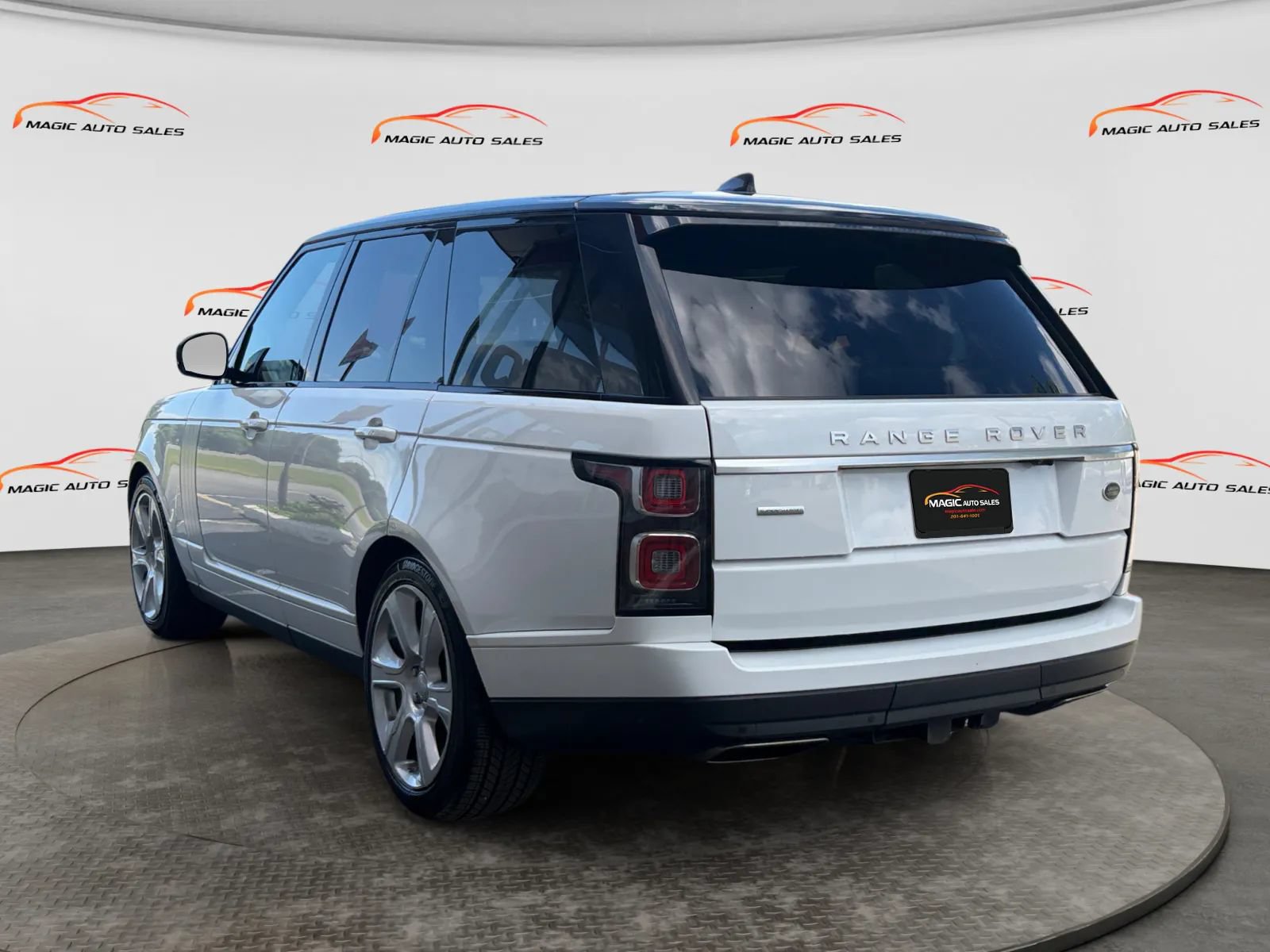 Used 2018 Land Rover Range Rover Supercharged AWD/4WD image 8