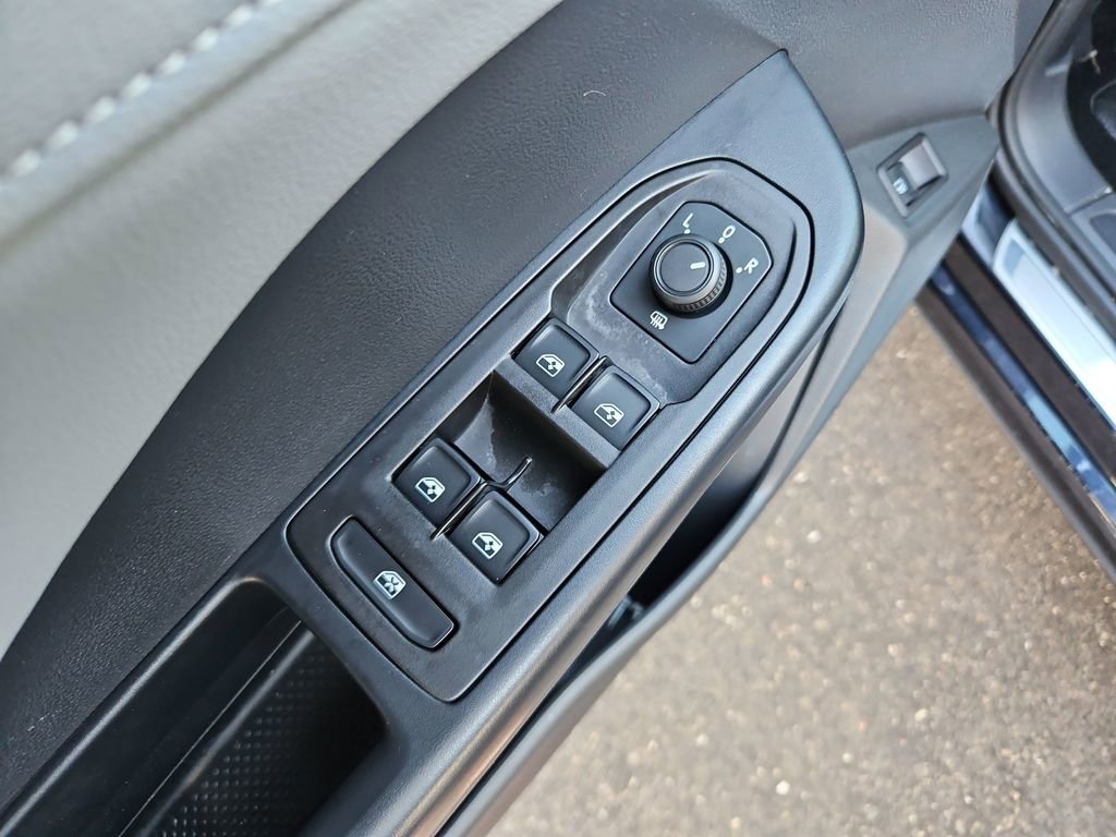 Used 2024 Volkswagen Taos SE image 28