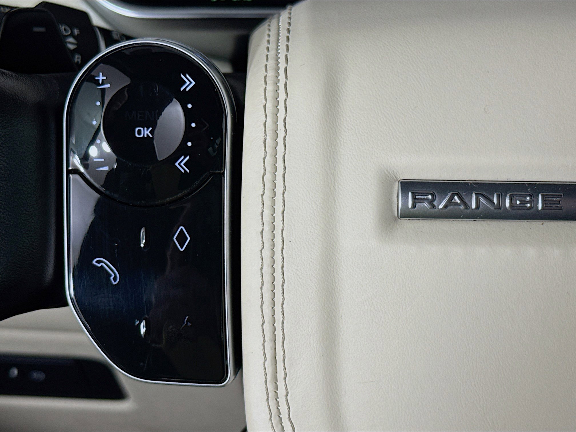 Used 2019 Land Rover Range Rover HSE image 13