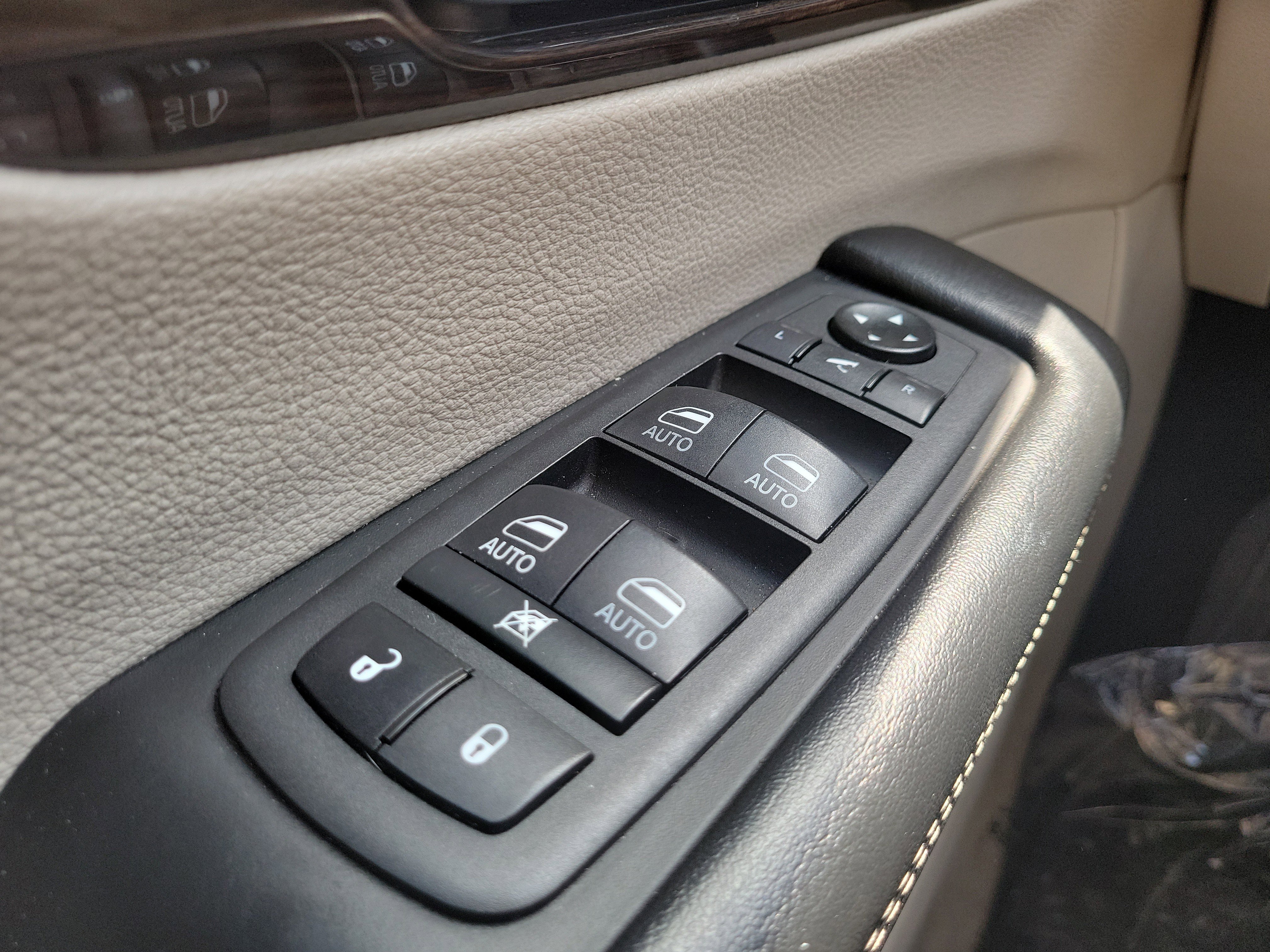 Used 2021 Chrysler Pacifica Limited w/ Premium & Safety Sphere Group image 23