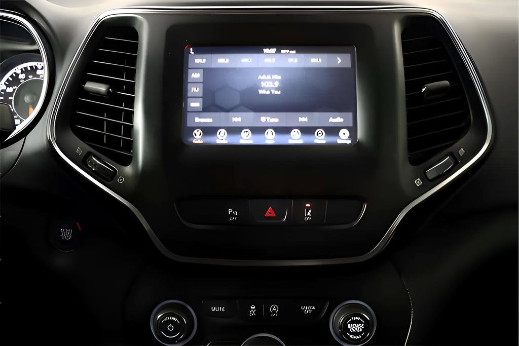 Used 2021 Jeep Cherokee Latitude Plus FWD image 23