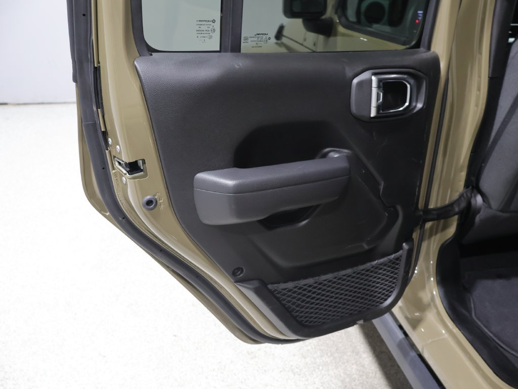 Used 2025 Jeep Gladiator Sport AWD/4WD image 18