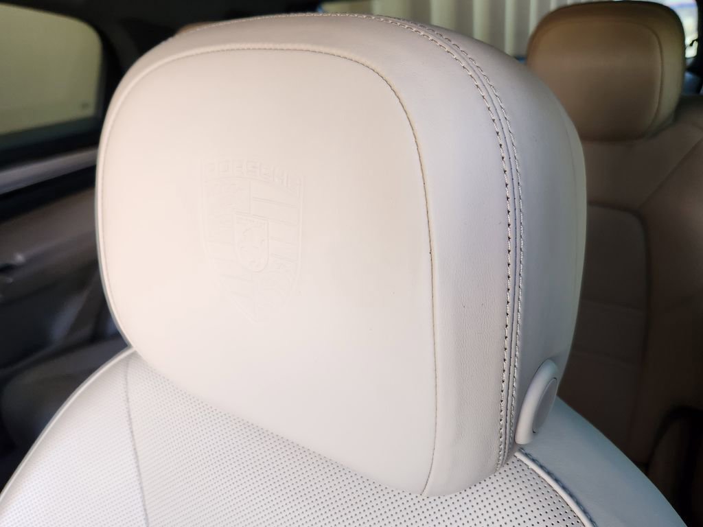 Used 2023 Porsche Cayenne Platinum Edition image 14