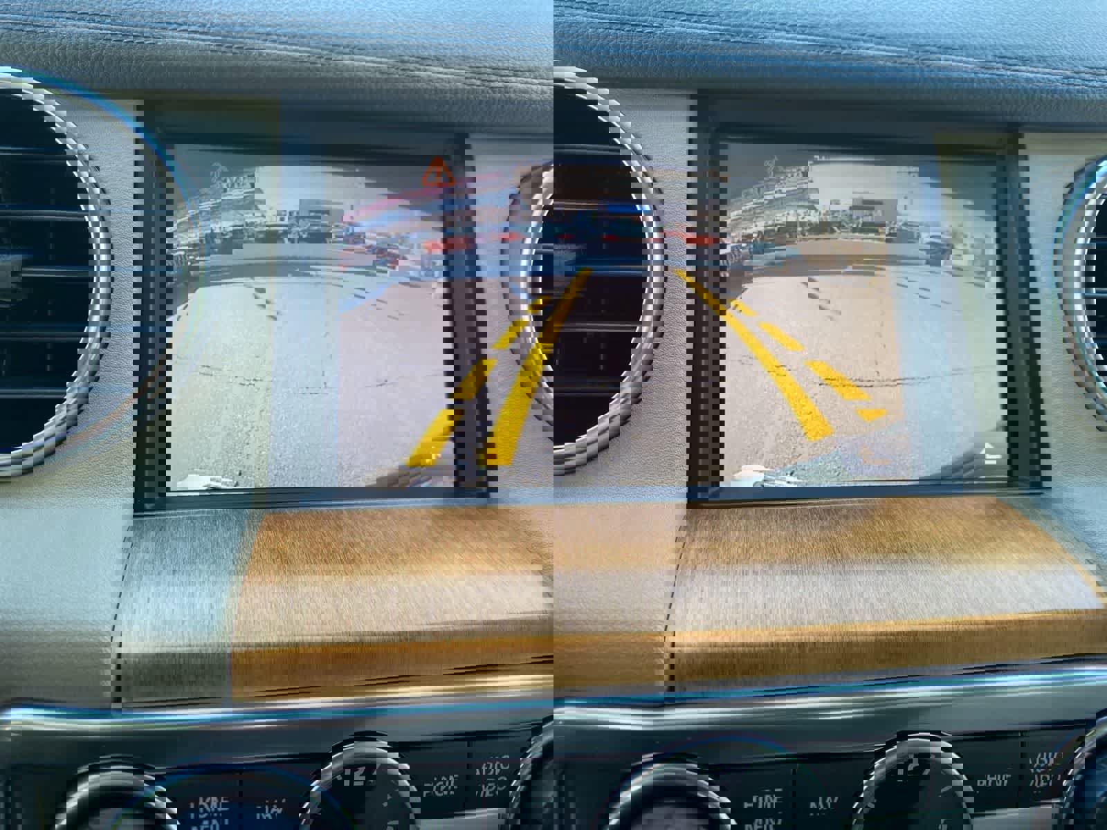 Used 2011 Land Rover LR4 HSE LUX image 19