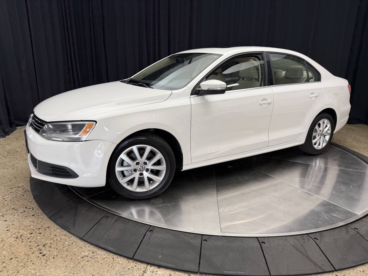 Used 2014 Volkswagen Jetta SE FWD image 3