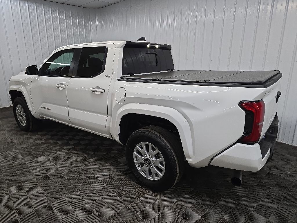 Used 2024 Toyota Tacoma SR5 AWD/4WD image 9