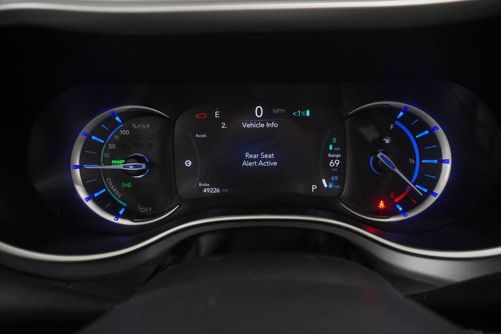 Certified 2024 Chrysler Pacifica Limited FWD image 30