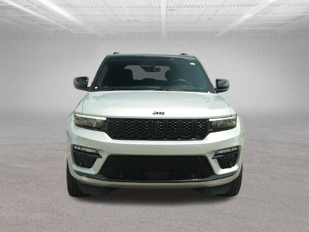 Used 2023 Jeep Grand Cherokee Summit AWD/4WD image 2
