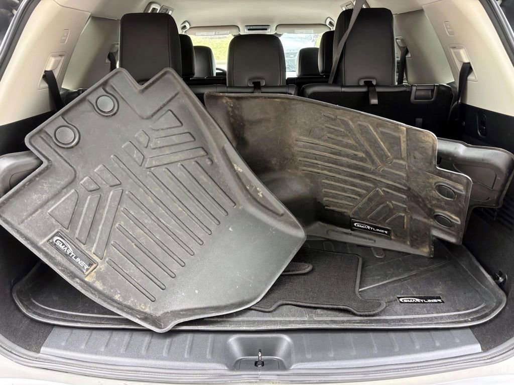 Used 2022 Nissan Pathfinder SL image 9