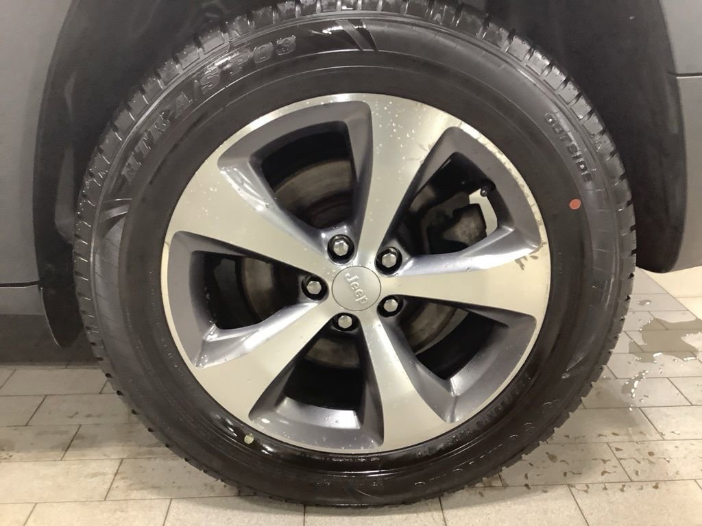 Used 2021 Jeep Cherokee Limited image 27