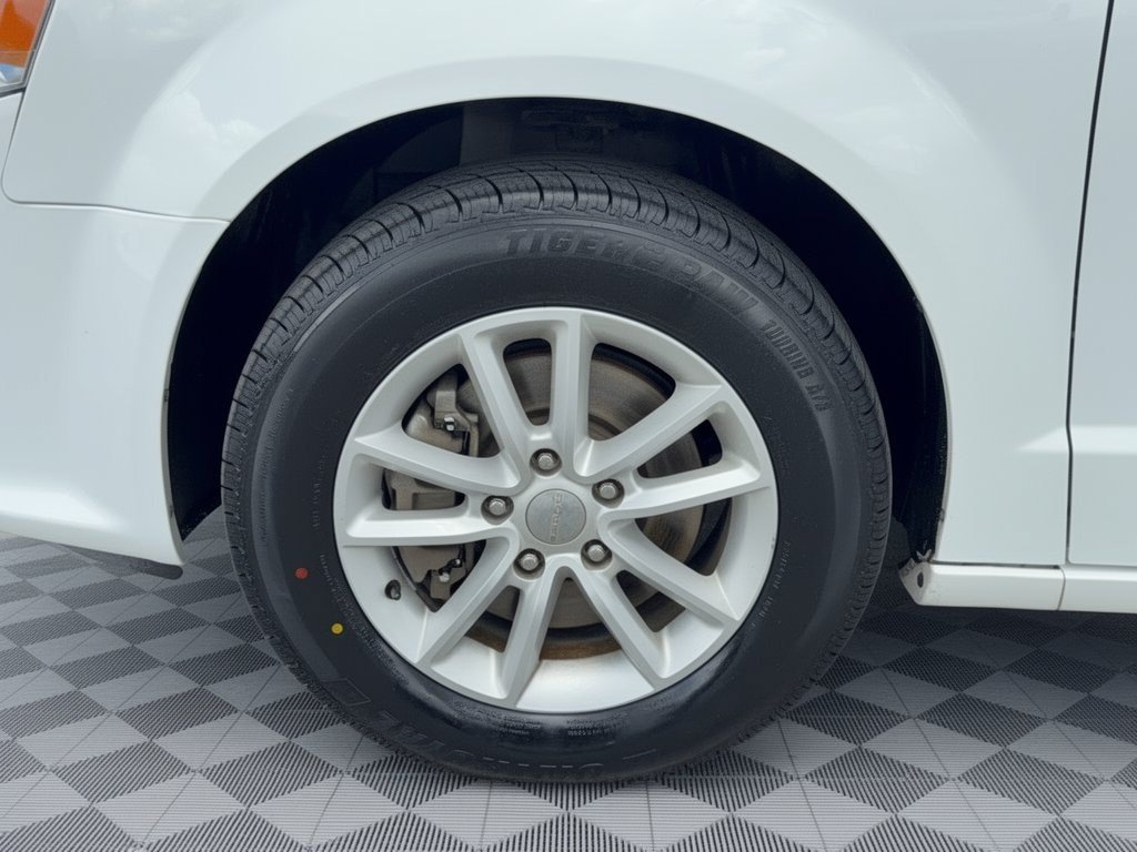 Used 2019 Dodge Grand Caravan SXT FWD image 13