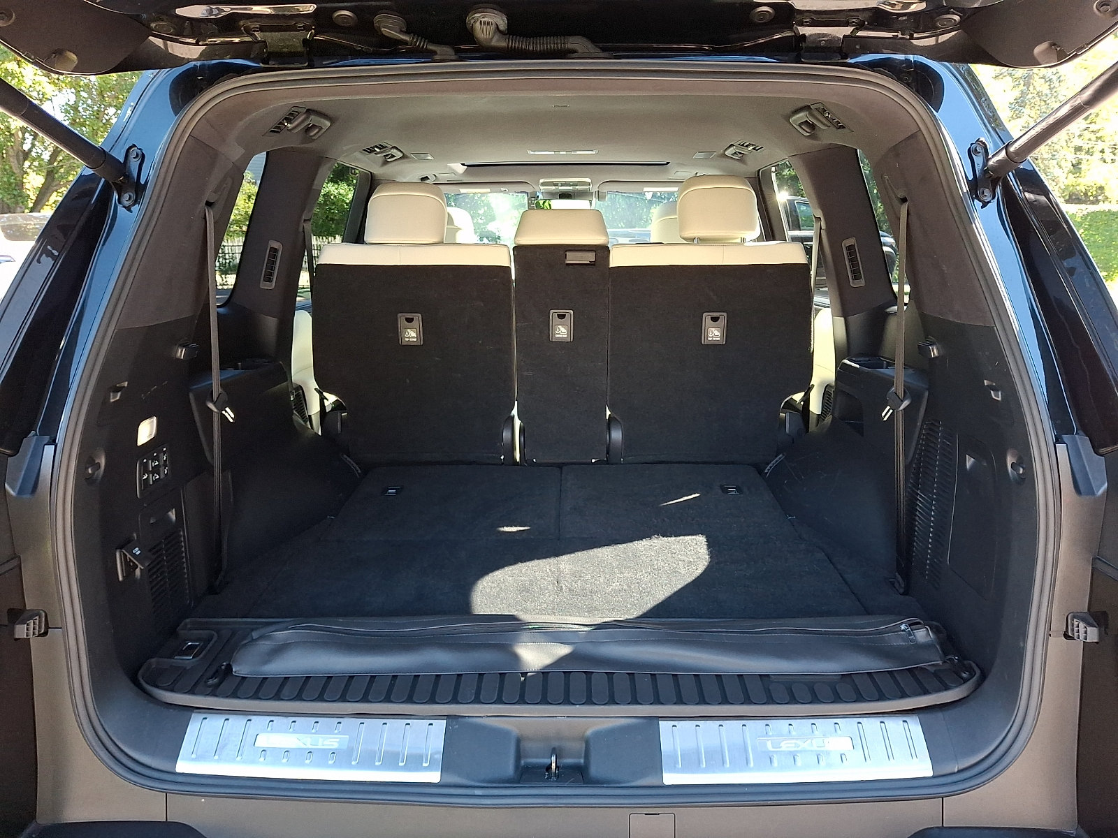 Certified 2023 Lexus LX 600 4WD w/ Appearance Package image 28