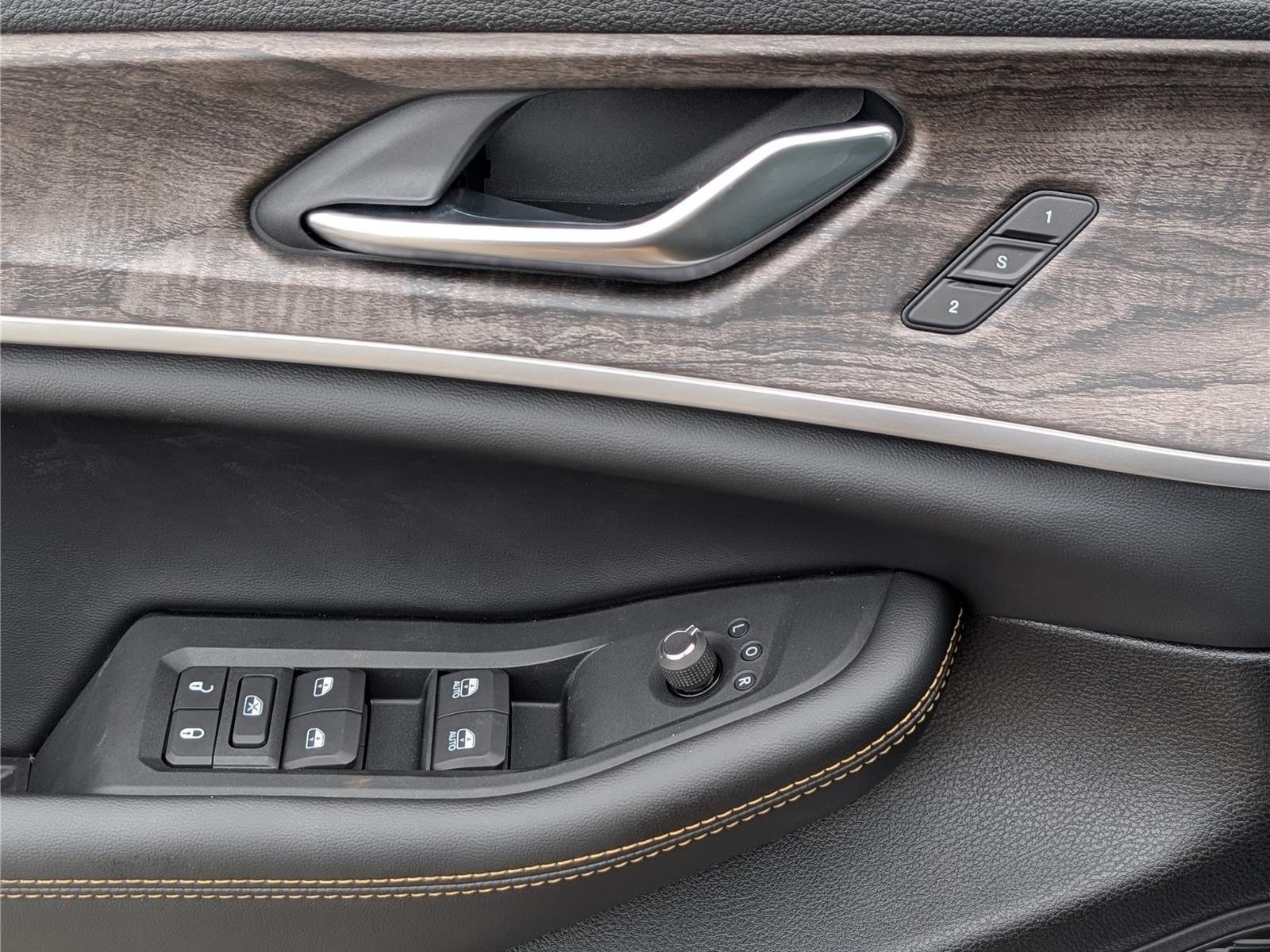 New 2026 Jeep Grand Cherokee Limited AWD/4WD image 16