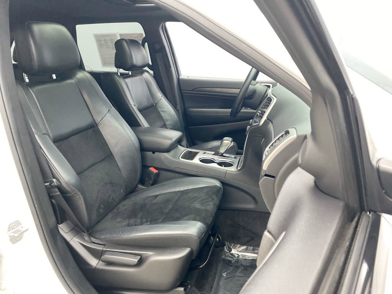 Used 2018 Jeep Grand Cherokee Altitude AWD/4WD image 24