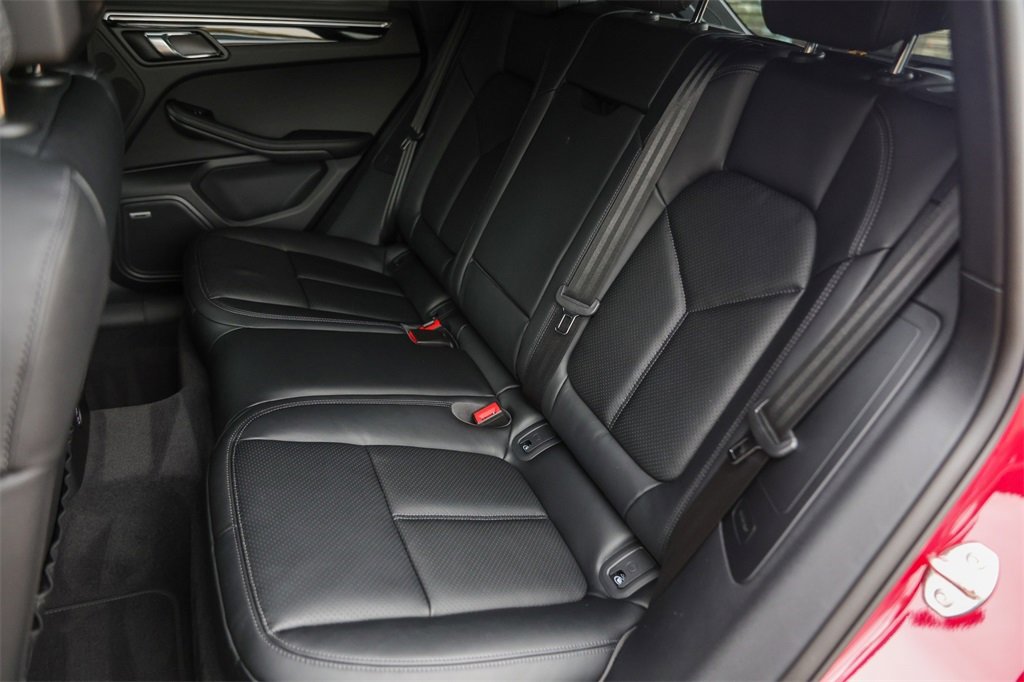 Certified 2025 Porsche Macan Turbo image 25