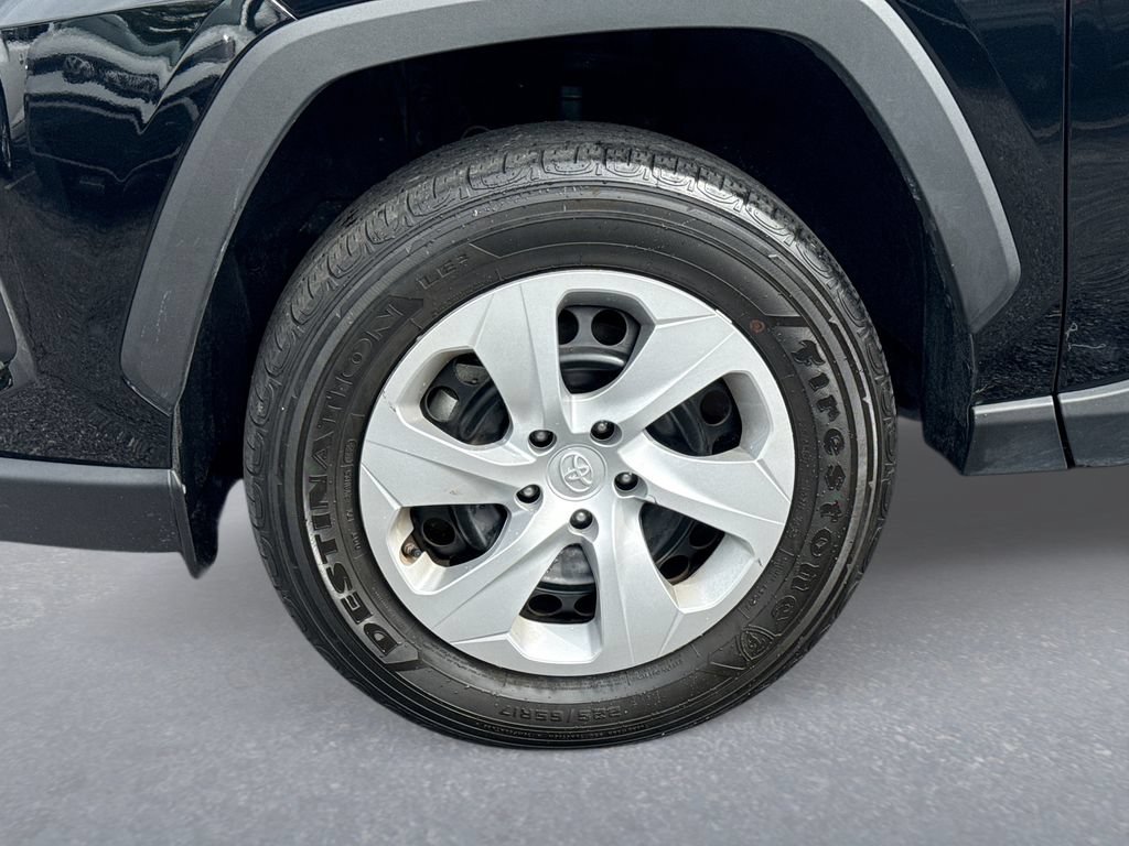Used 2025 Toyota RAV4 LE AWD/4WD image 18