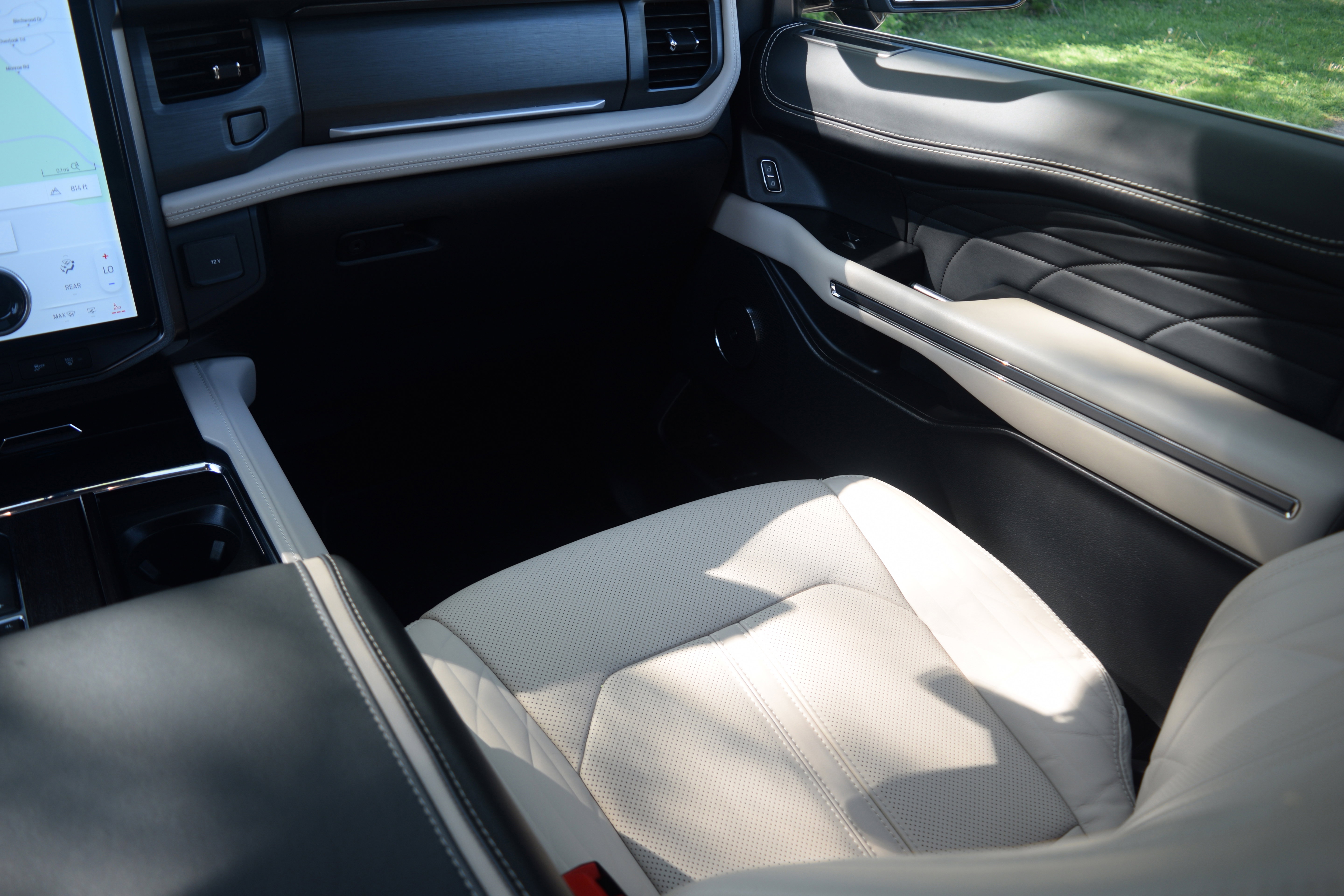 Used 2023 Ford Expedition Platinum image 13