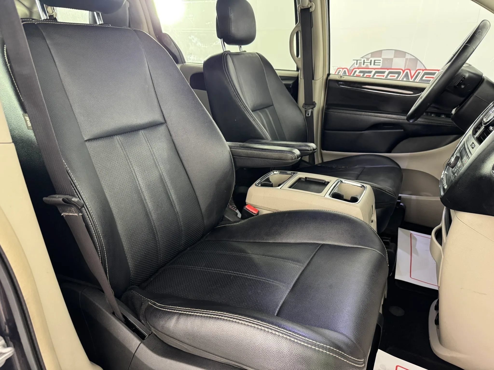 Used 2014 Chrysler Town & Country Touring-L w/ Driver Convenience Group FWD image 31