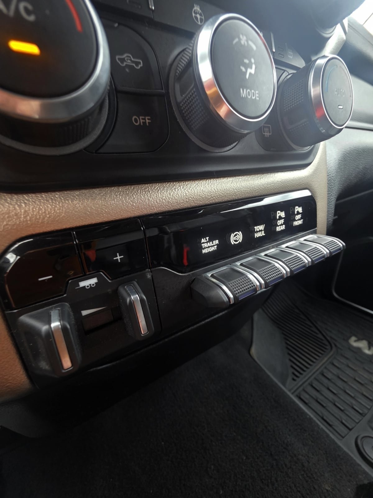 Used 2020 RAM 3500 Laramie image 14