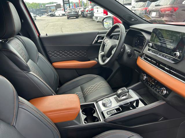Used 2024 Mitsubishi Outlander SEL image 25