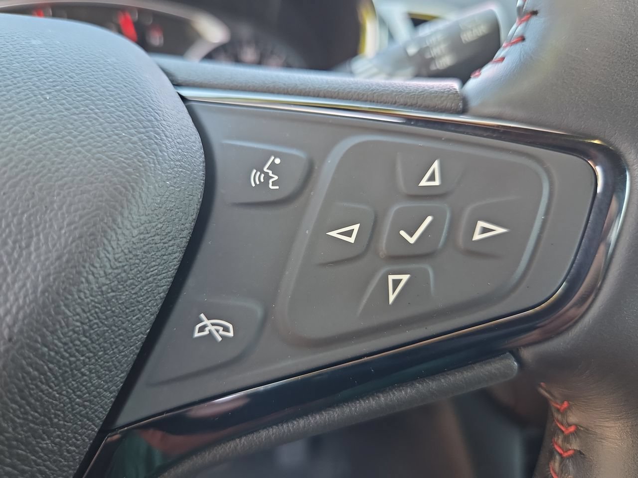 Used 2022 Chevrolet Equinox RS w/ Infotainment Package FWD image 28