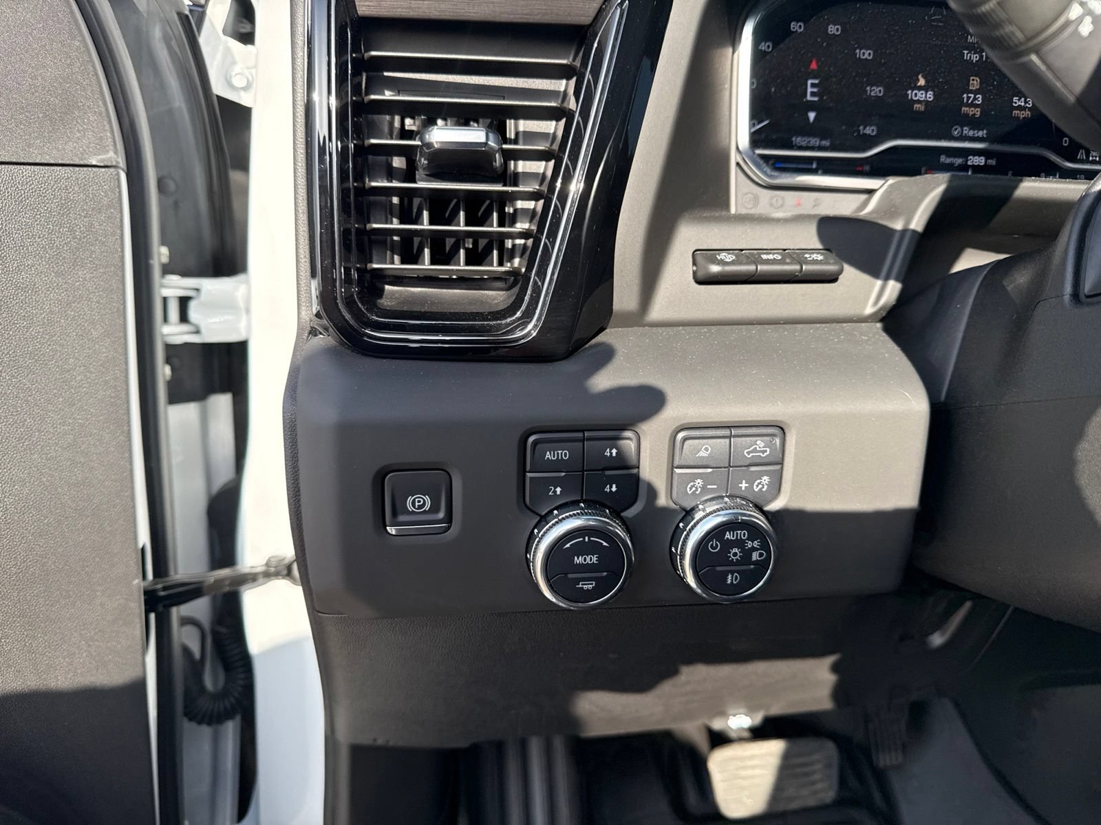 Used 2025 GMC Sierra 2500 AT4X AWD/4WD image 20