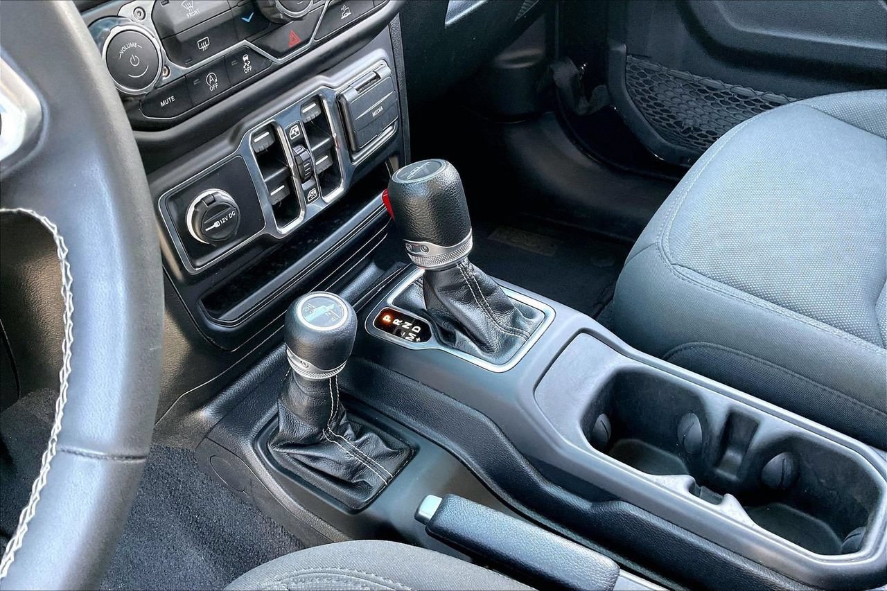 Used 2023 Jeep Gladiator Overland AWD/4WD image 31