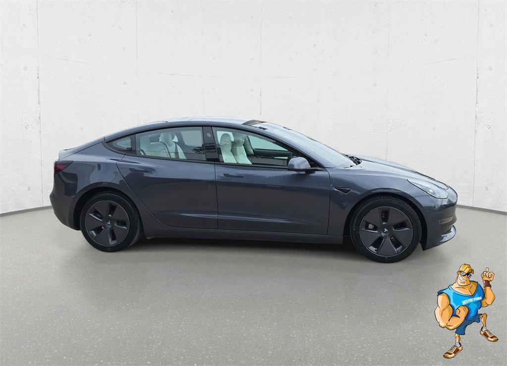Used 2023 Tesla Model 3 Standard Range image 4