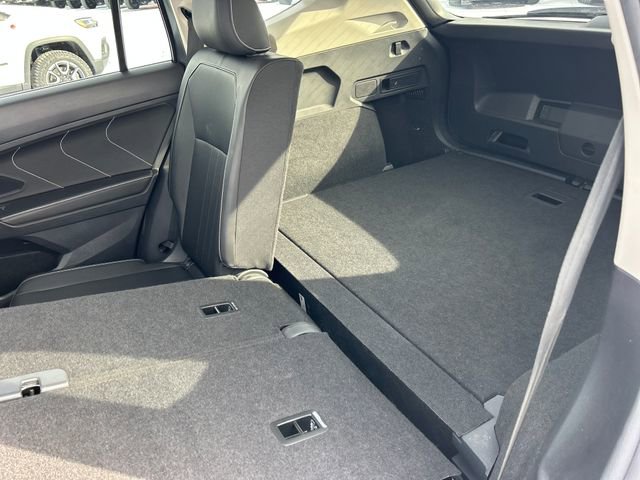 Used 2023 Volkswagen Tiguan SE image 37