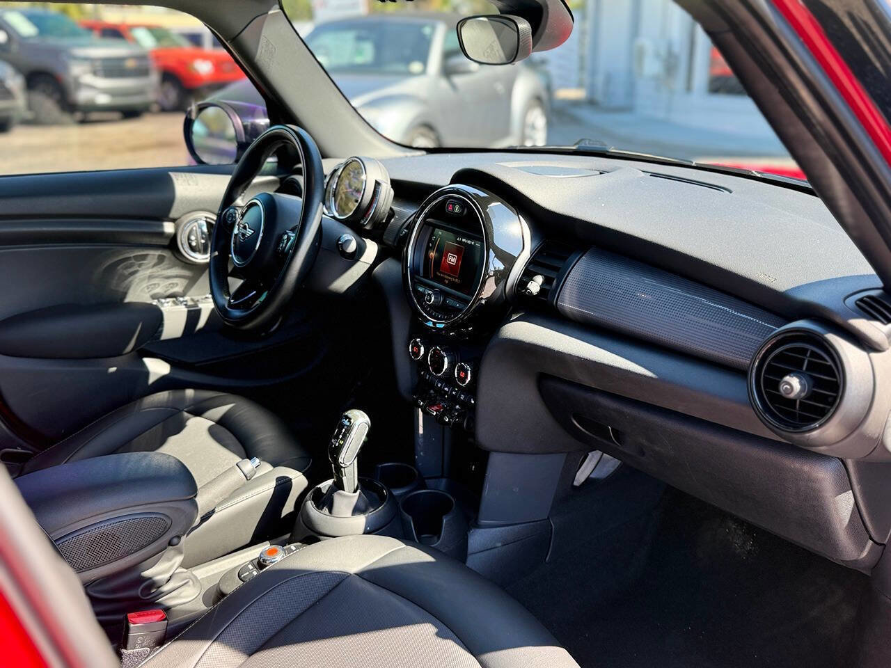 Used 2021 MINI Cooper 4-Door Hardtop image 21