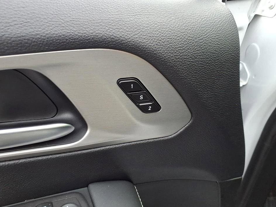 Used 2023 Chrysler Pacifica Limited w/ S Appearance Package image 12