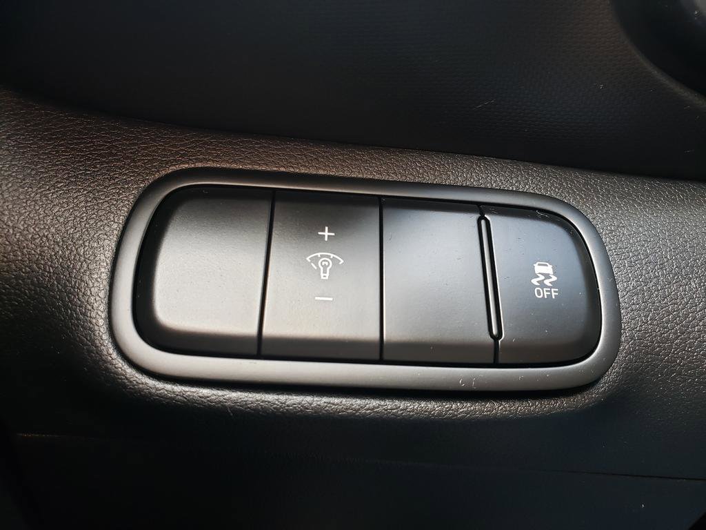 Used 2024 Hyundai Venue SEL FWD image 22