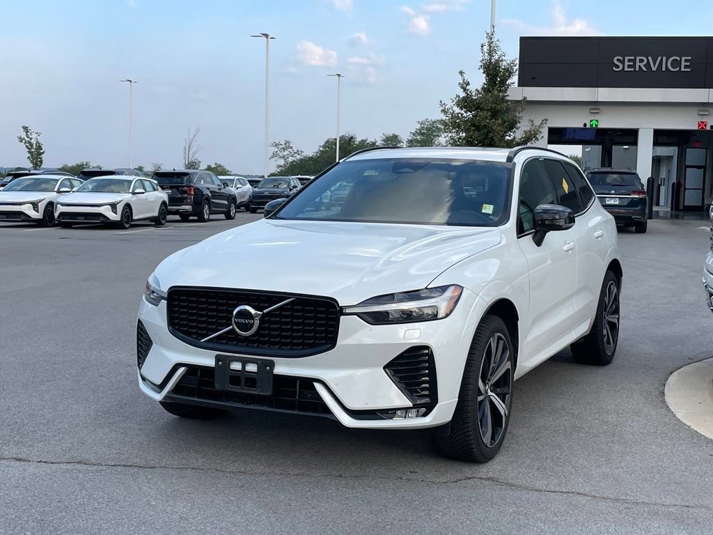 Used 2022 Volvo XC60 B5 R-Design AWD/4WD image 3