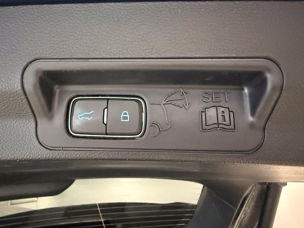 Used 2023 Ford Explorer XLT w/ Equipment Group 202A AWD/4WD image 15