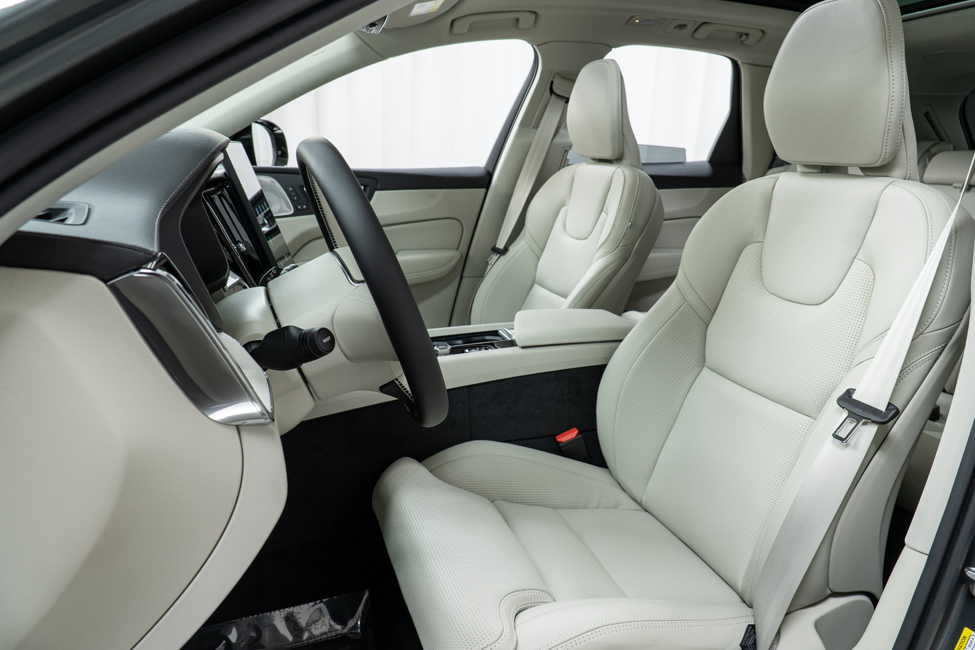 New 2026 Volvo XC60 T8 Ultra AWD/4WD image 13