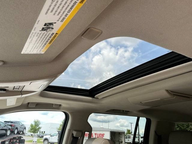 Used 2017 Chevrolet Suburban Premier AWD/4WD image 32