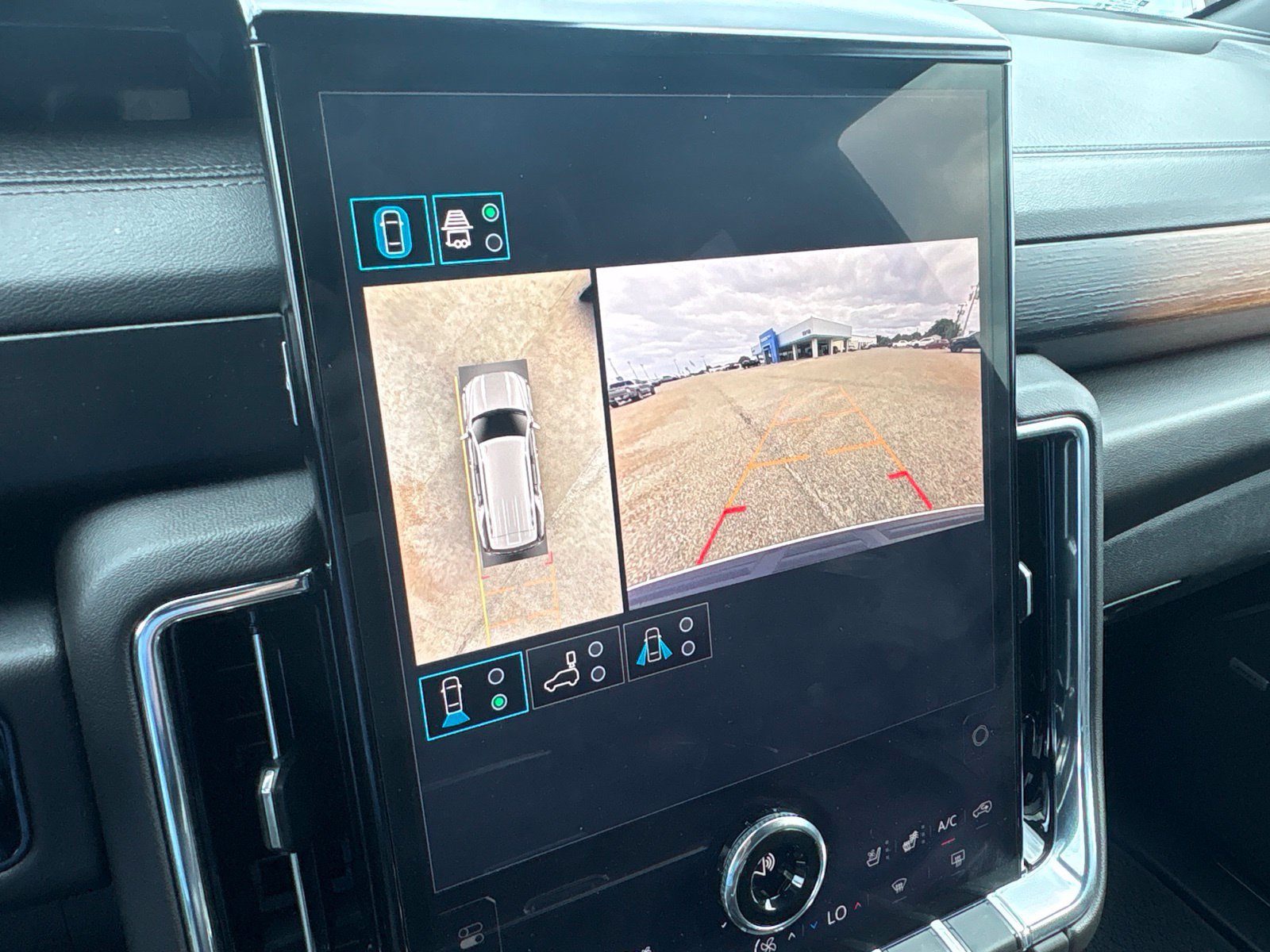 Used 2025 GMC Yukon Denali w/ Sun & Power Step Package AWD/4WD image 31