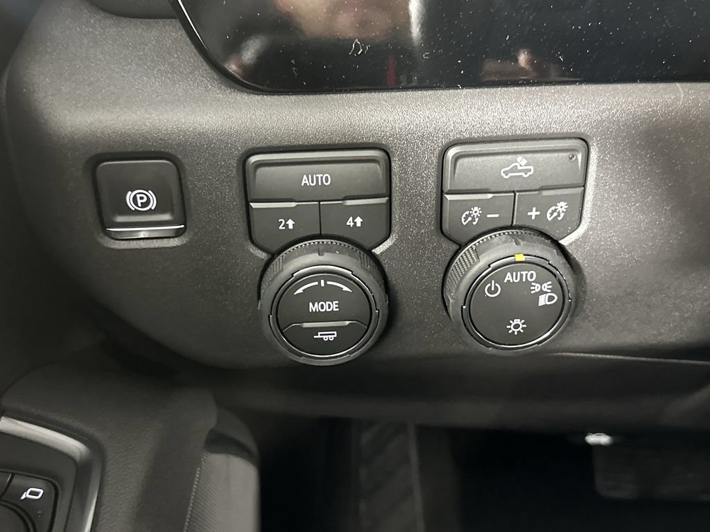 Used 2026 Chevrolet Silverado 1500 LT AWD/4WD image 20