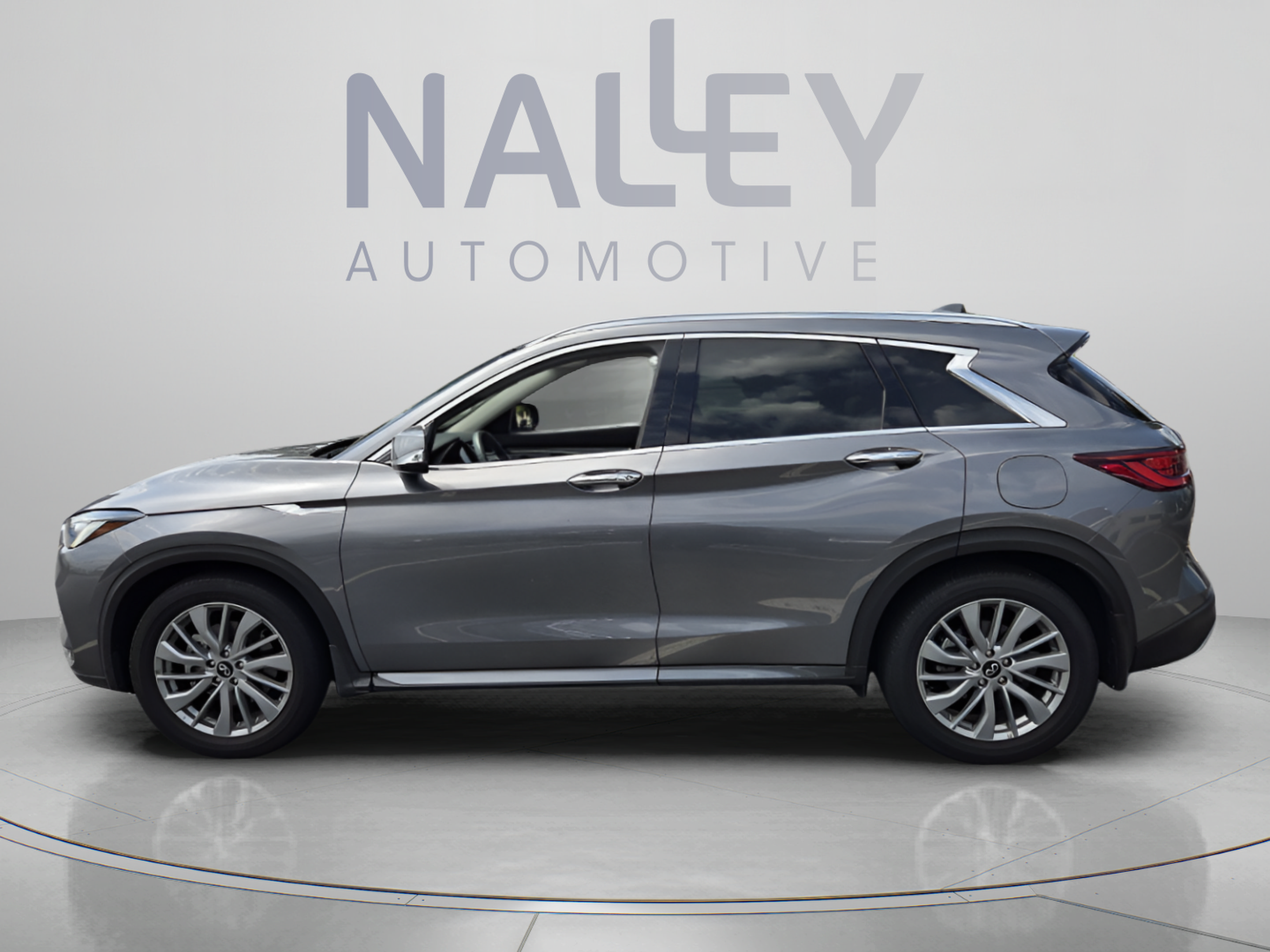 Used 2023 INFINITI QX50 Luxe FWD image 2