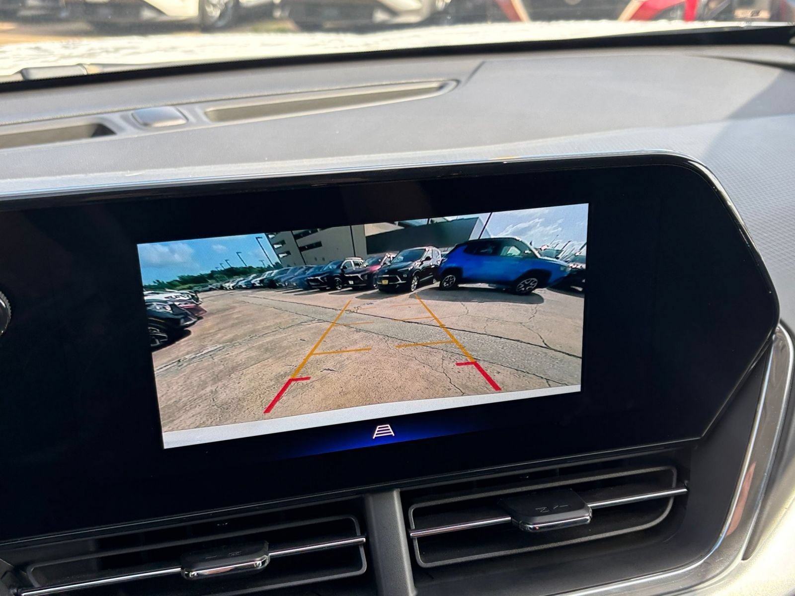 Used 2025 Chevrolet Trax LT FWD image 22