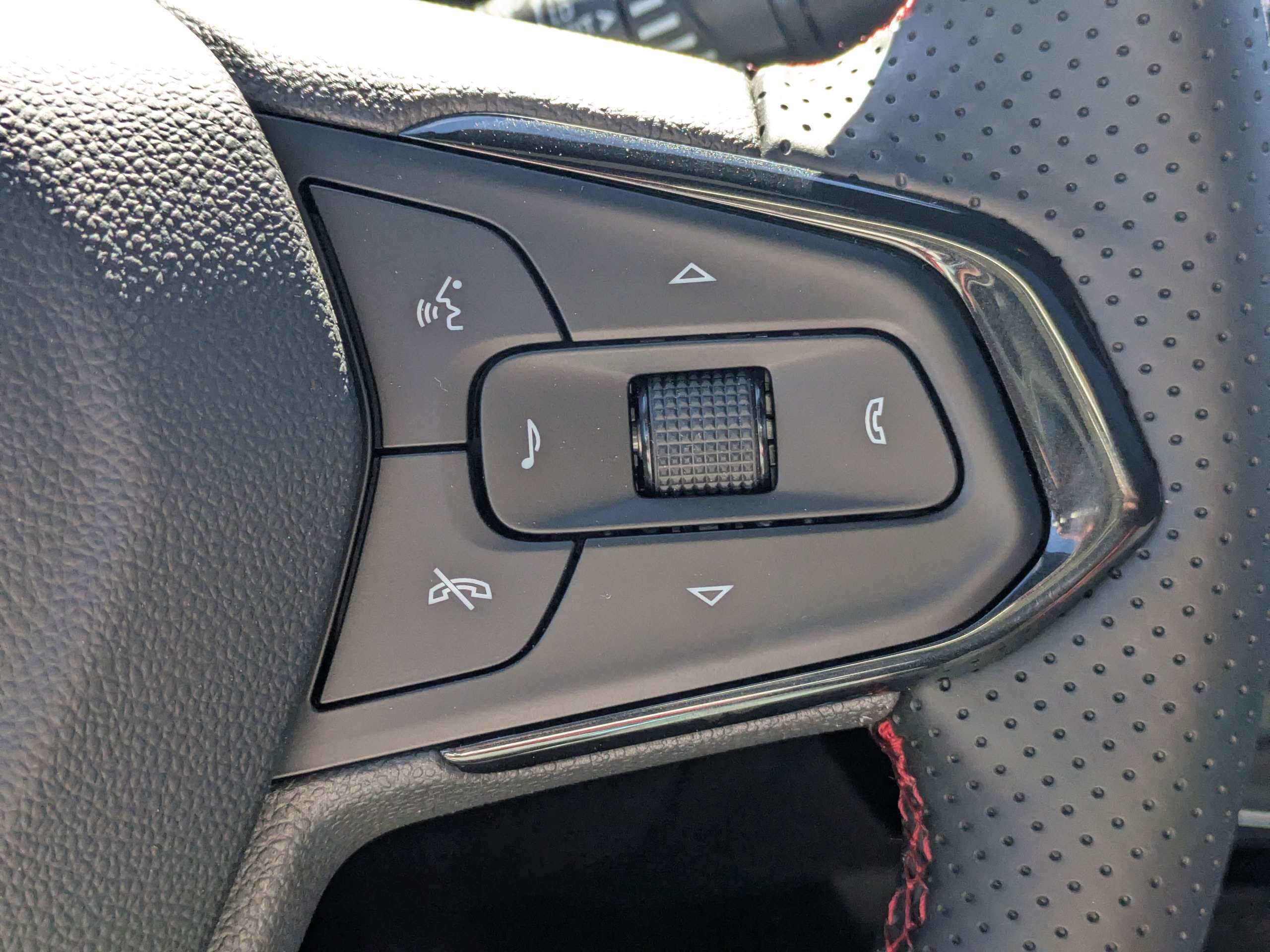 New 2026 Chevrolet Trax RS w/ Sunroof Package image 27