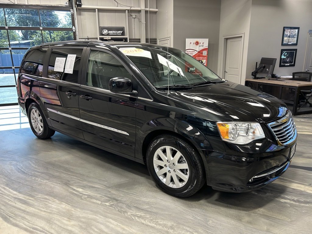 Used 2015 Chrysler Town & Country Touring image 25